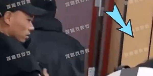500万彩票网-曝王鹤棣无视保镖当众殴打女粉