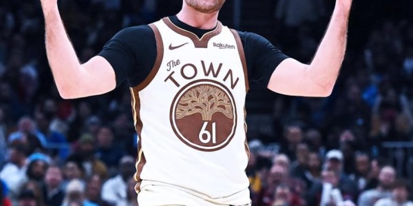 500万网彩票-勇士99-94骑士！重要的不是爆冷赢球，而是科尔在赛后的一番表态